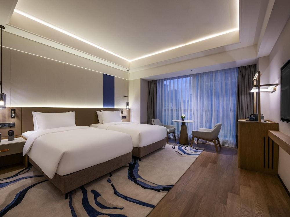 Novotel Shanghai JingAn  Room Type - Deluxe Room, 2 Twin Beds
