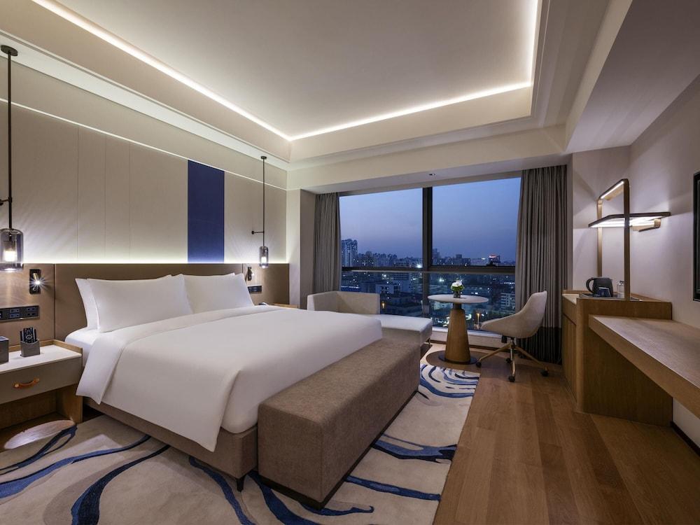 Novotel Shanghai JingAn  - Tap to explore photos
