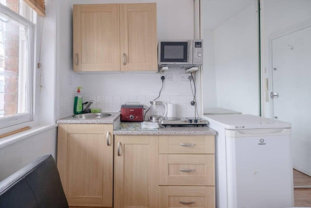 Bright & Quaint Studio Flat - Hornsey! - Tap to explore photos