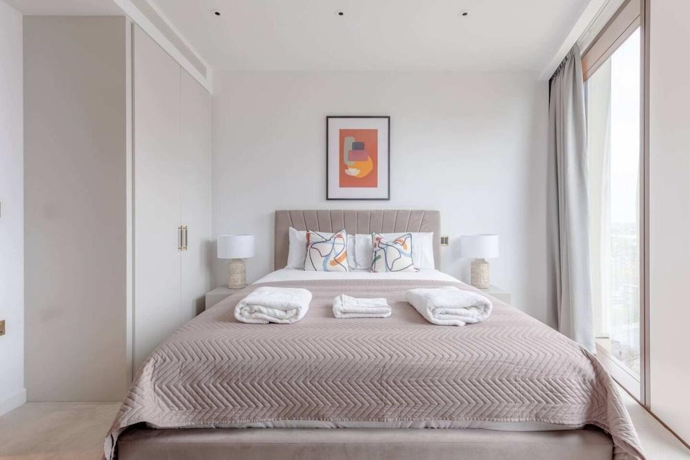 Luxurious 2BD Flat by the River Thames - Vauxhall - Tap to explore photos