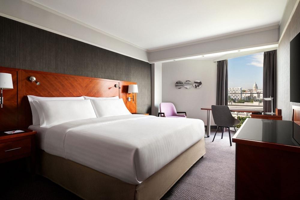 Paris Marriott Rive Gauche Hotel & Conference Center Room Type - Deluxe Room, 1 King Bed (View) Paris Marriott Rive Gauche Hotel & Conference Center Room Type - Deluxe Room, 1 King Bed (View)