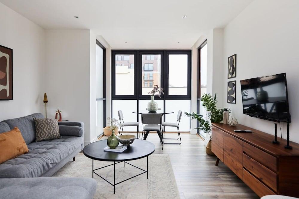 The Wembley Getaway - Lovely 2bdr Flat - Tap to explore photos