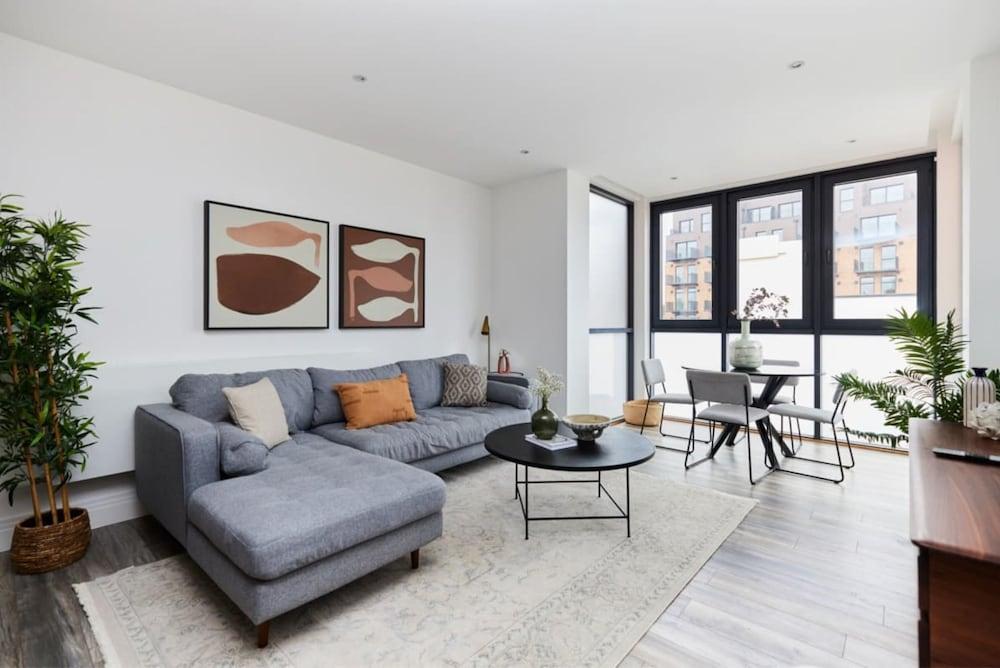 The Wembley Getaway - Lovely 2bdr Flat - Tap to explore photos