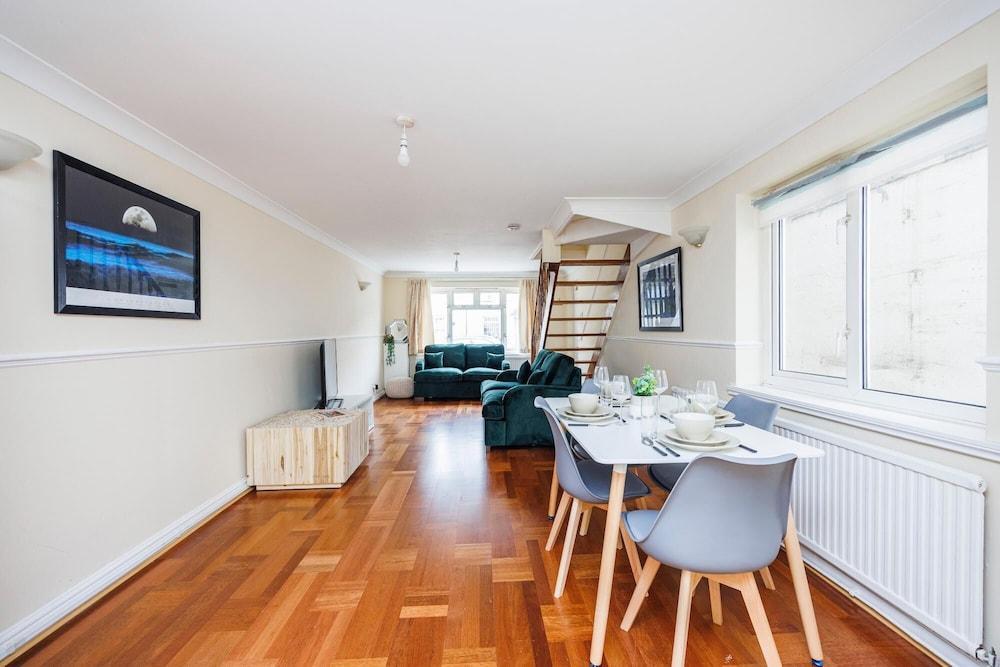 East Croydon Home - Contractors - Tap to explore photos