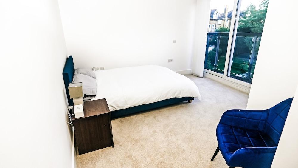 Modern Spacious 2-bed Apartment in London