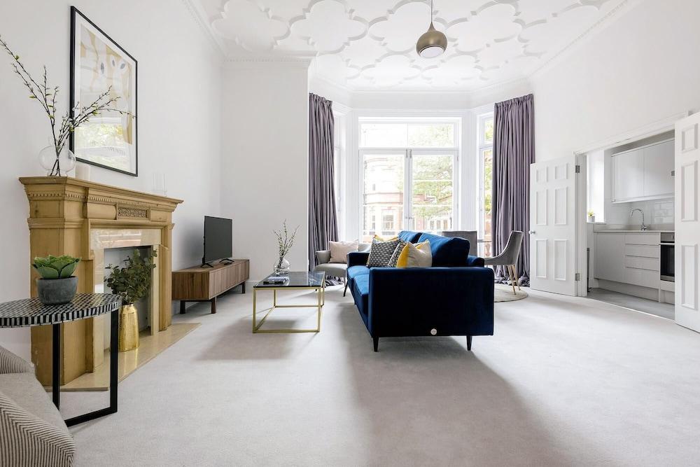 The Ebury Suite Next to Sloane Square - Tap to explore photos