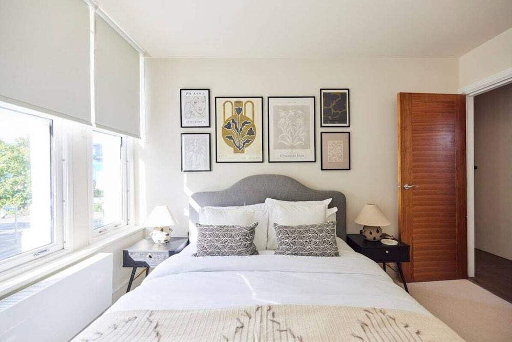 The Wandsworth Haven - Bright 2bdr Flat - Tap to explore photos