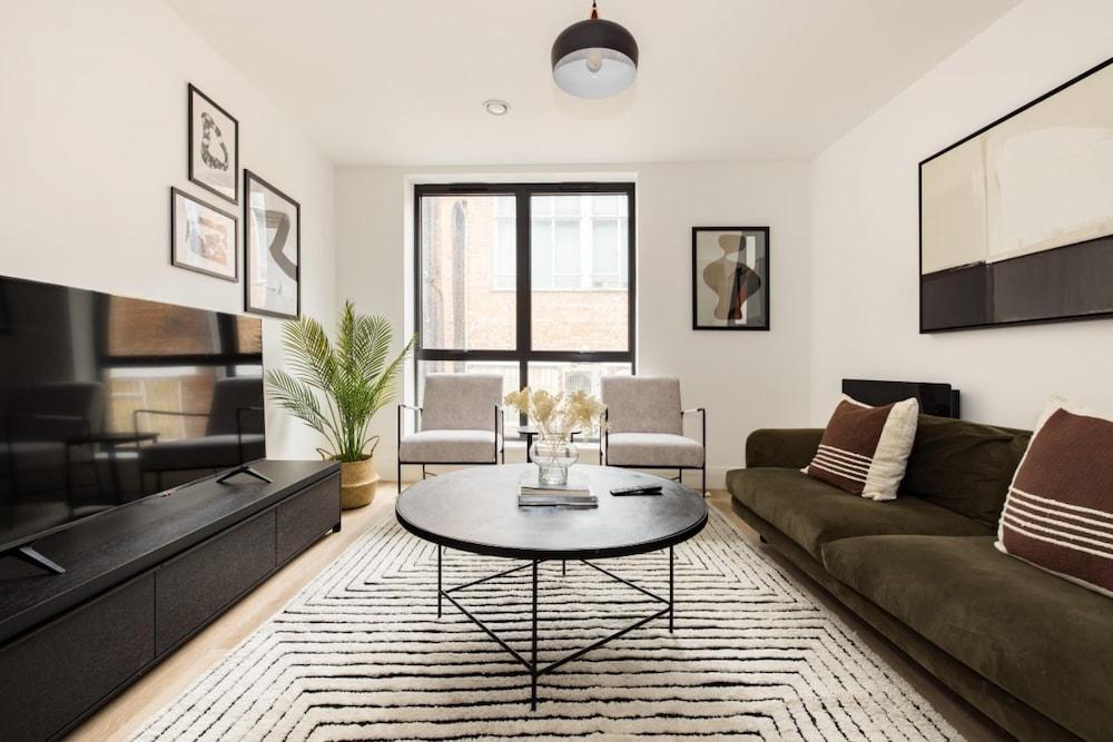 The Wembley Place - Stunning 1bdr Flat - Tap to explore photos