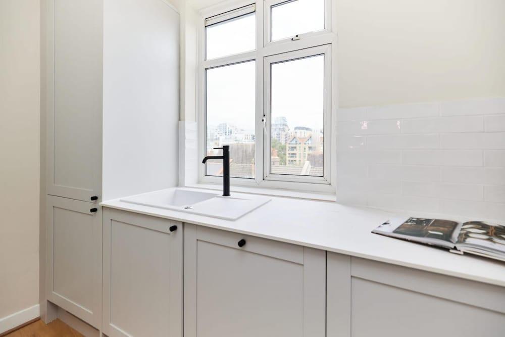 The Wandsworth Gem - Astonishing 3bdr Flat - Tap to explore photos
