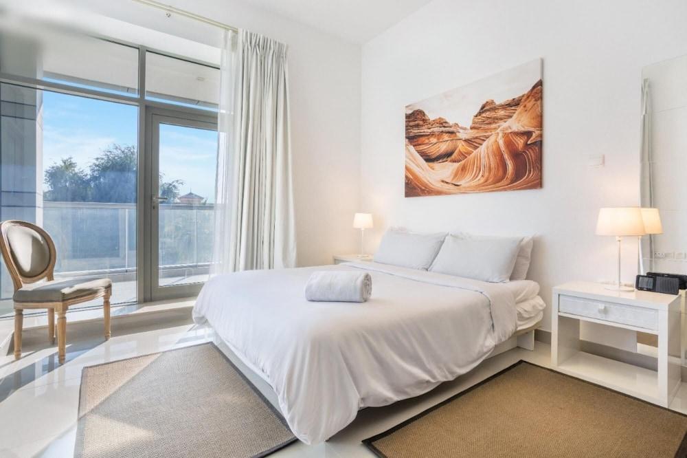 Breathtaking View 1 Bedroom Apt - Tap to explore photos