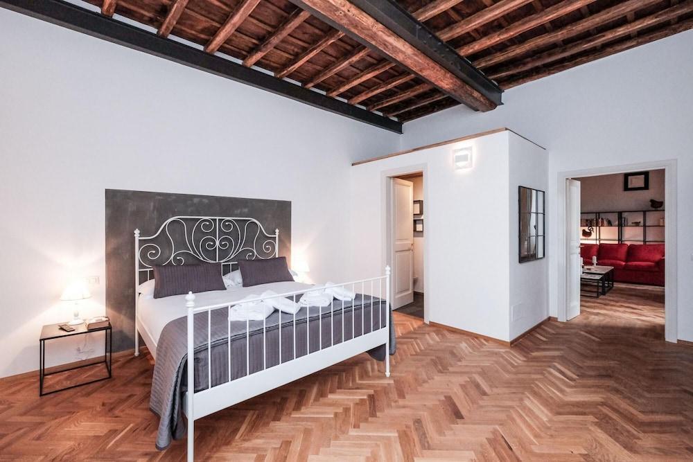 Regal Home in Trastevere
