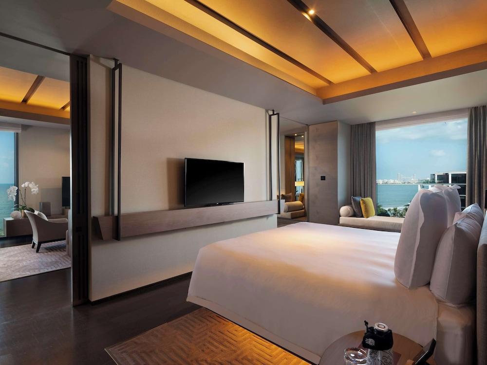 Banyan Tree Dubai at Bluewaters Room Type - Harmony Oceanfront Master Suite with Complimentary Rainforest Experience once per stay