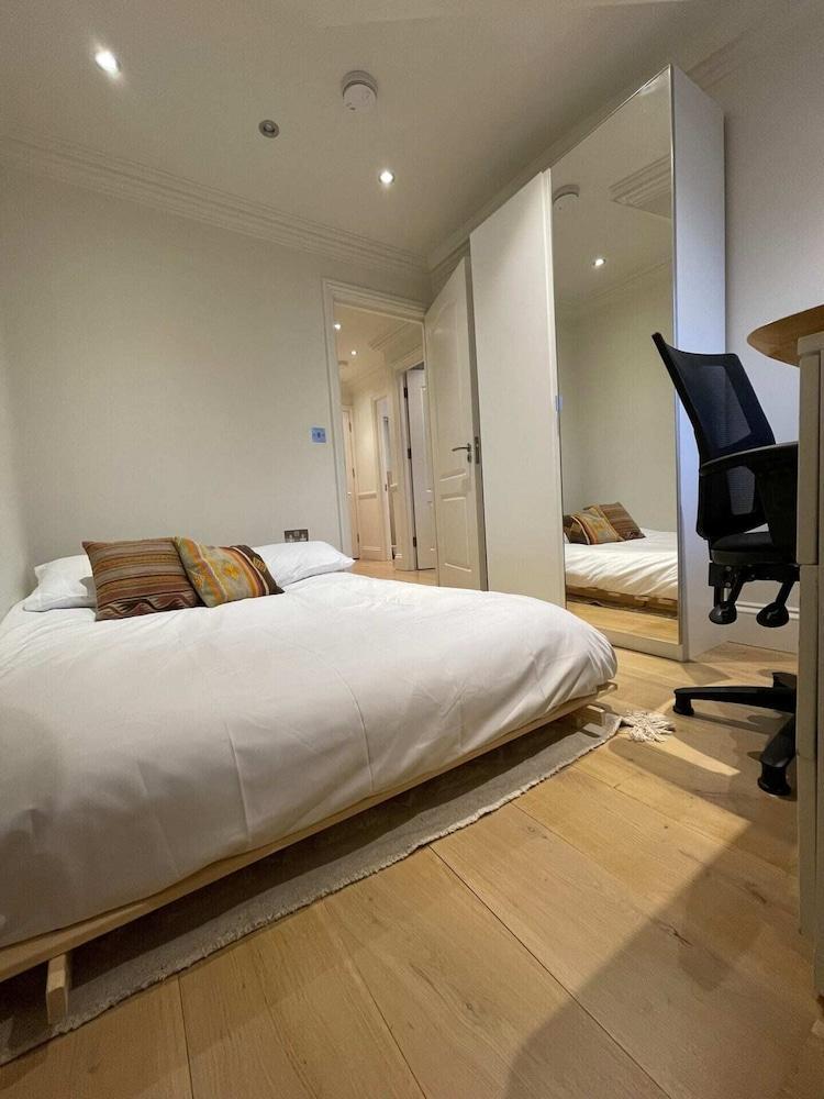 Cute Top Floor Flat - Canonbury! - Tap to explore photos