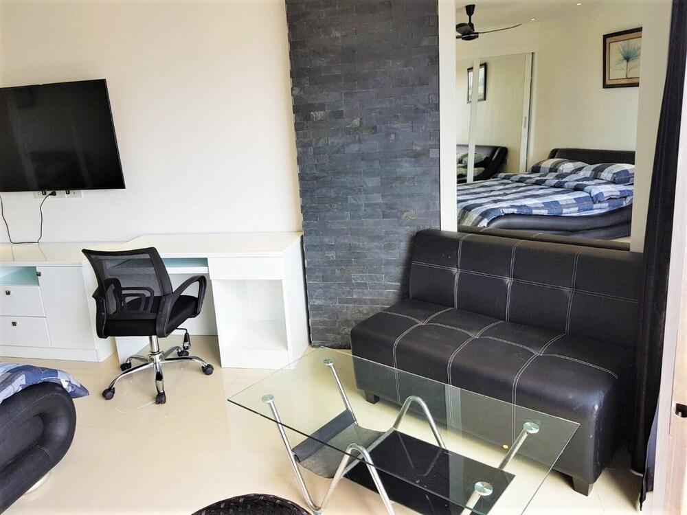 View Talay 1 - 11th Floor Studio Condo With Fantastic Views - Tap to explore photos