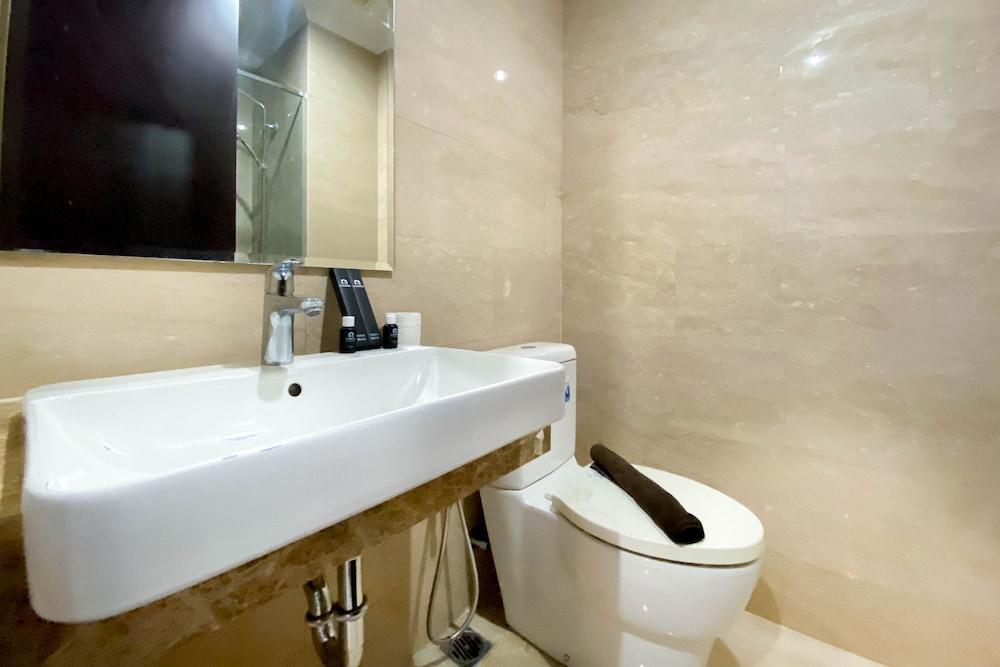 Well Furnished And Cozy Studio Menteng Park Apartment - Tap to explore photos