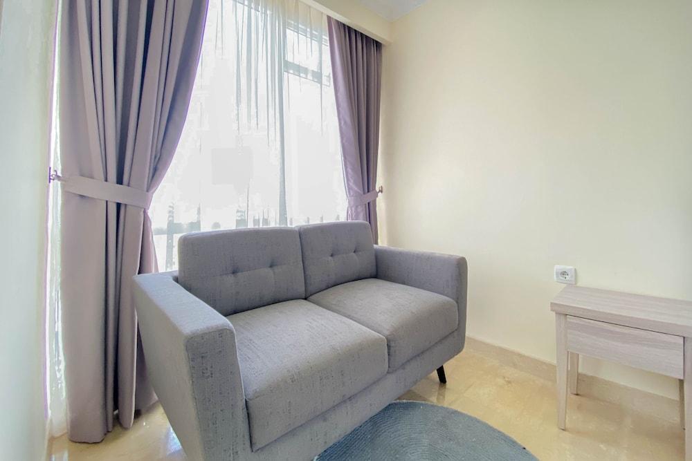 Well Furnished And Cozy Studio Menteng Park Apartment - Tap to explore photos