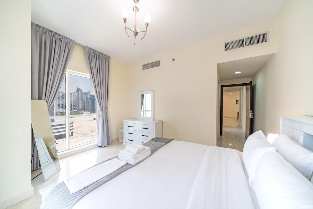Stunning Business Bay Apartment With Balcony - Tap to explore photos