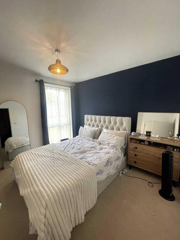 Lovely 2BD Flat With Roof Terrace - Herne Hill! - Tap to explore photos