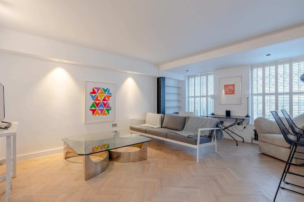 Sleek & Stylish 2BD Flat - Warren Street - Tap to explore photos