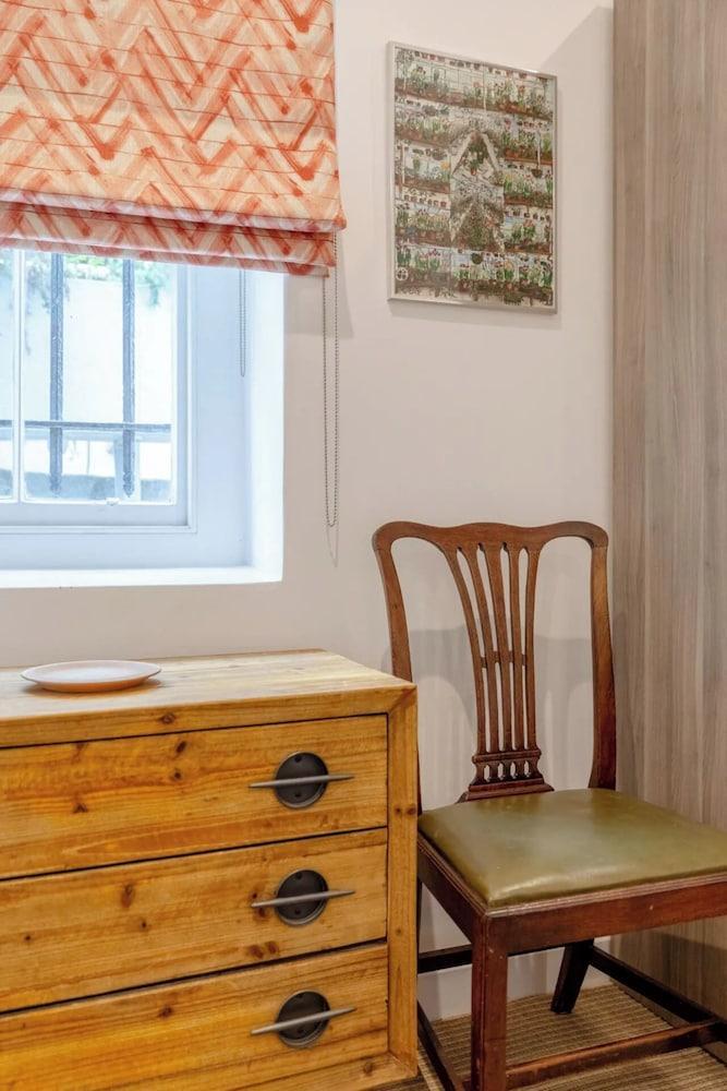 Beautifully Refurbished 2BD Flat- Clapham - Tap to explore photos