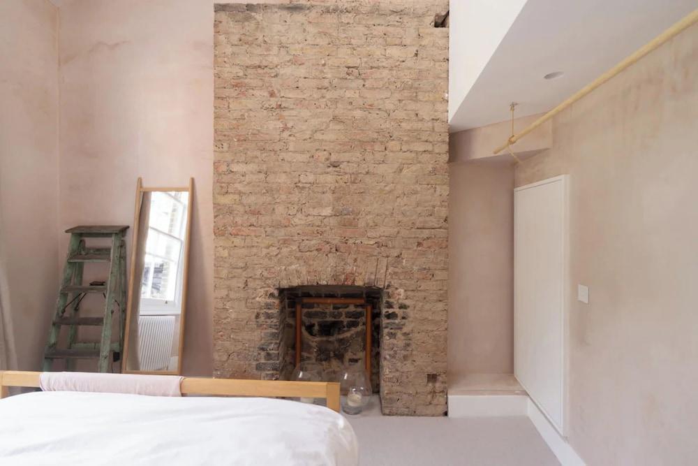 Rustic & Spacious 2BD Flat Near White City - Tap to explore photos