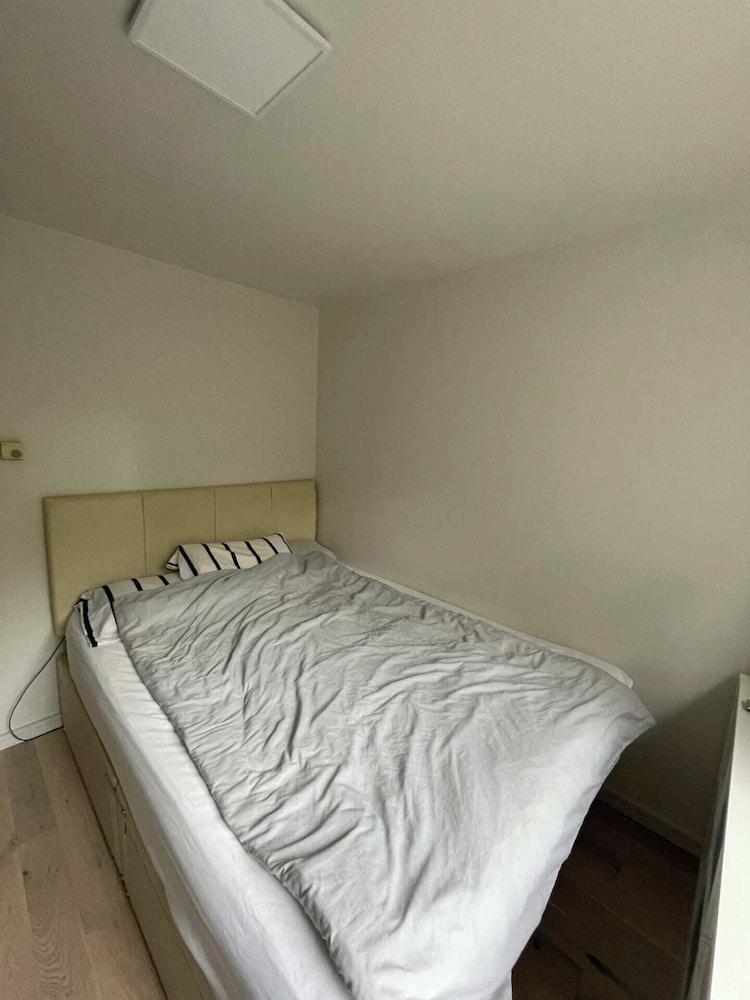 Modern & Compact 1BD Flat - Caledonian Road - Tap to explore photos