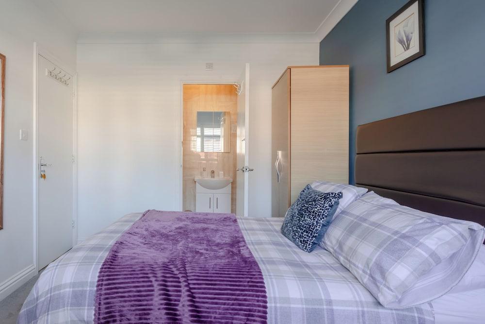 Room-apple House Wembley -double Room wi Room Type - Room, 1 Bedroom, City View