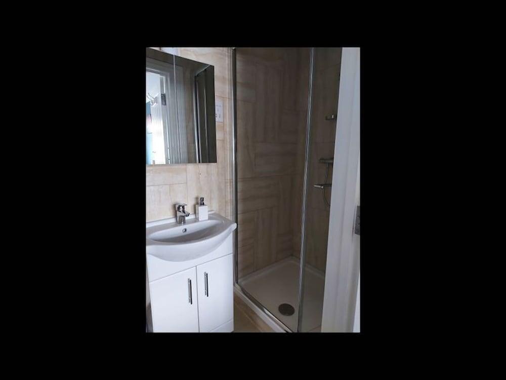Room-apple House Wembley -double Ensuite - Tap to explore photos