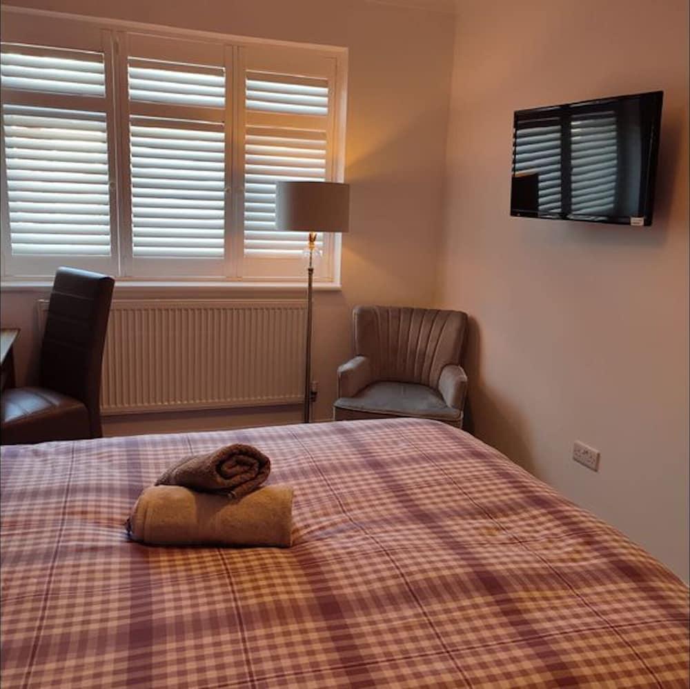 Room-apple House Wembley -double Room wi - Tap to explore photos
