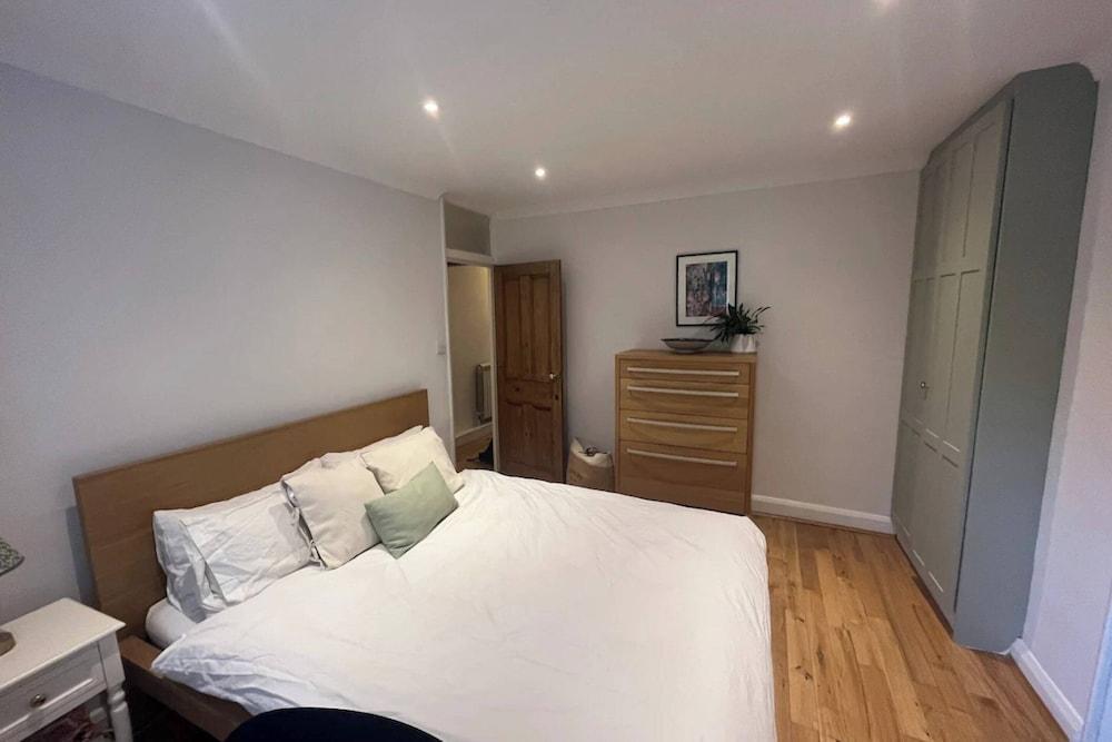 Beautiful 1BD Flat With Garden - Kentish Town - Tap to explore photos