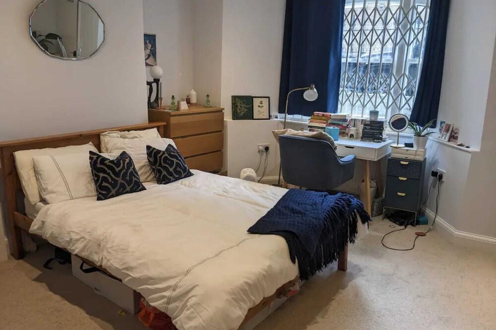 Cosy & Central 3BD Apartment - Kennington - Tap to explore photos