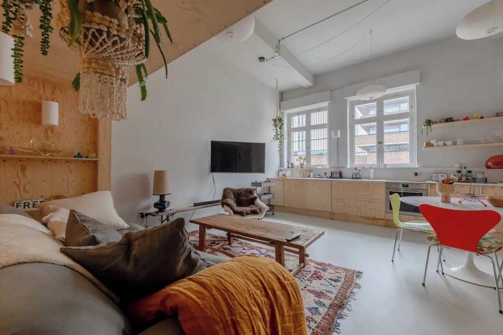 Unique & Bright 1BD Flat - Battersea - Tap to explore photos