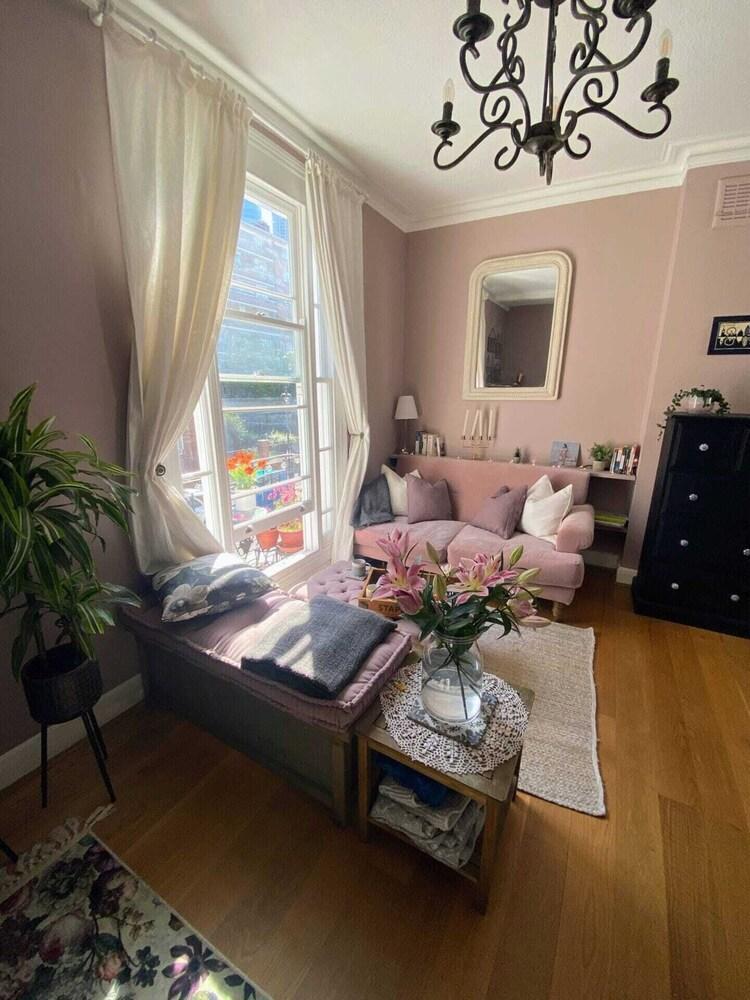 Cosy and Stylish 1 Bedroom in Pimlico - Tap to explore photos