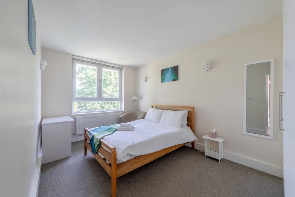 Cosy 3 Bedroom Flat in North London - Tap to explore photos
