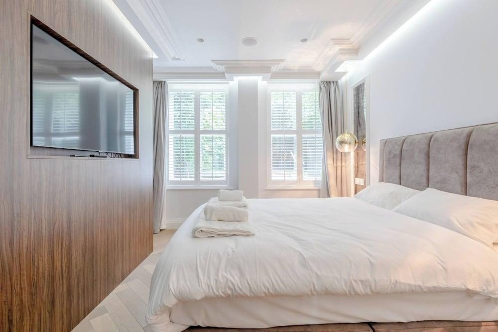 Beautifully Refurbished 2BD Flat - Earl's Court! - Tap to explore photos