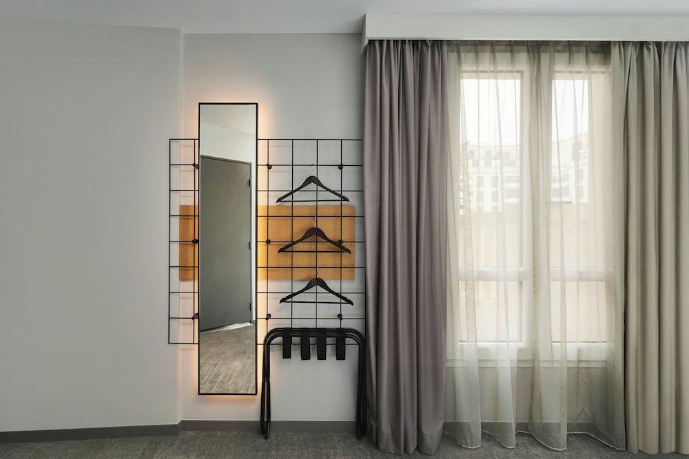 Moxy Paris Clamart Room Type - Suite, 1 Queen Bed, Non Smoking