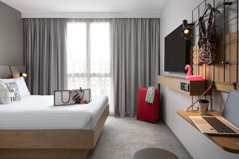 Moxy Paris Clamart Room Type - Room, 1 Queen Bed, Courtyard View