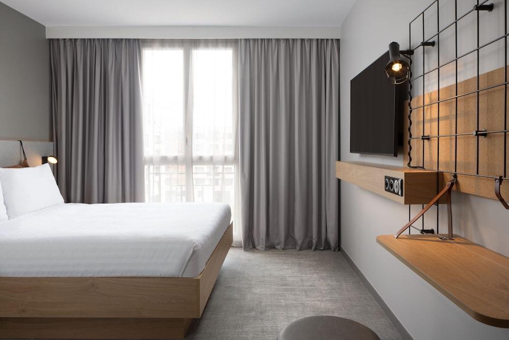 Moxy Paris Clamart Room Type - Room, 1 Queen Bed, City View