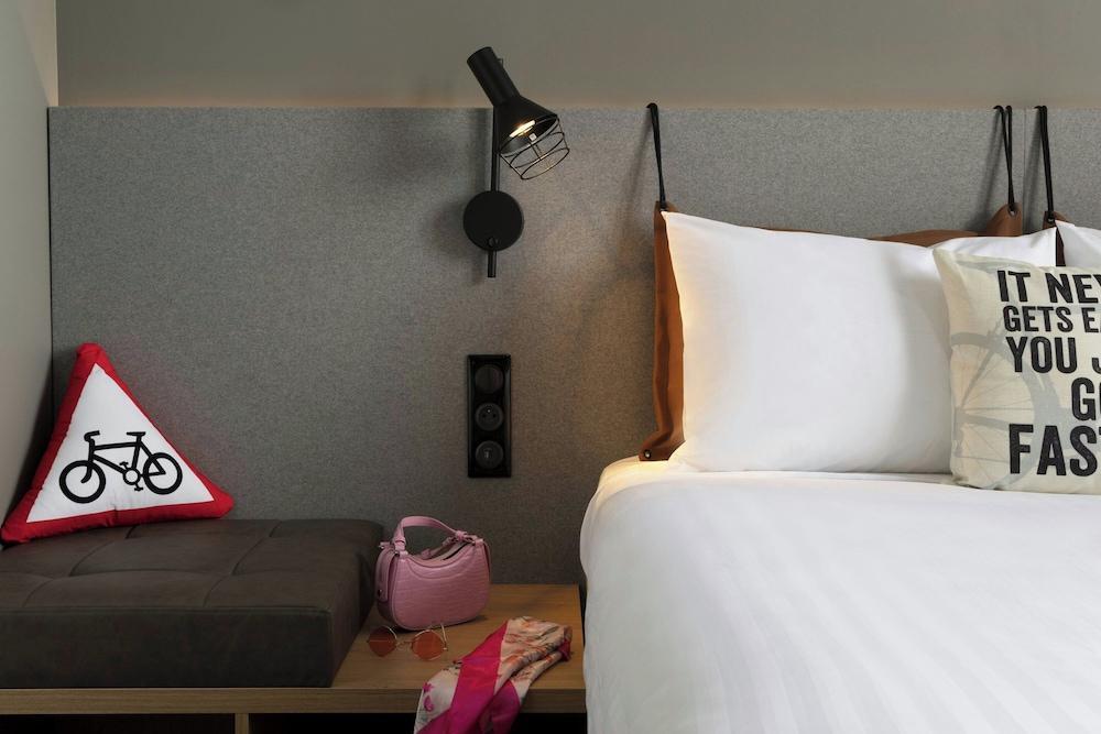 Moxy Paris Clamart - Tap to explore photos