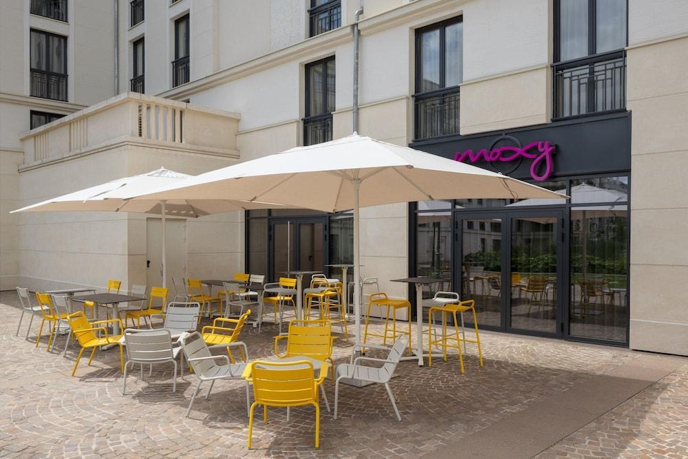 Moxy Paris Clamart - Tap to explore photos