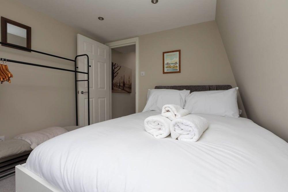 Beautiful 3BD Garden Flat - Tooting! - Tap to explore photos