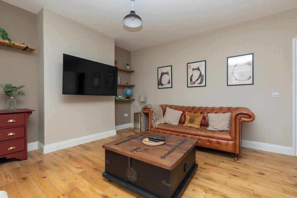 Beautiful 3BD Garden Flat - Tooting! - Tap to explore photos