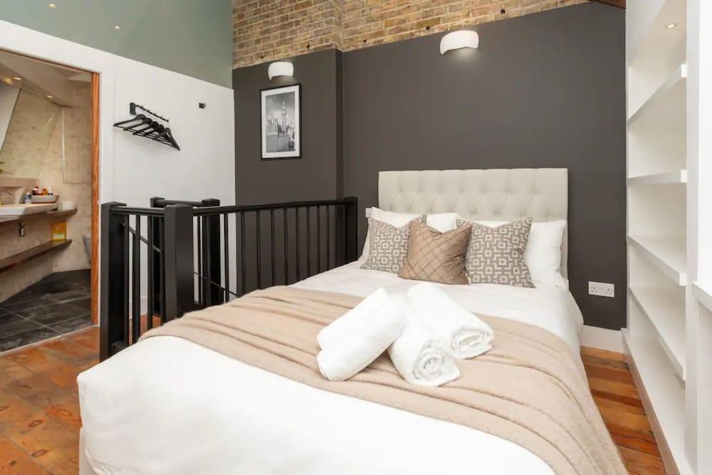 Bright & Stylish Loft Flat - Stoke Newington! - Tap to explore photos