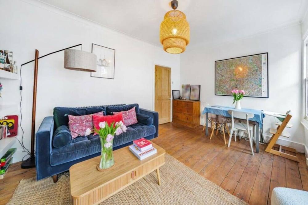 Elegant & Bright 2BD Flat, Battersea! - Tap to explore photos