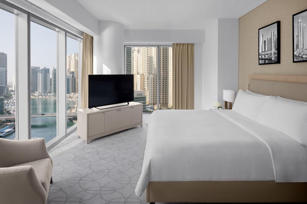 JW Marriott Hotel Marina Room Type - Premier Suite, 1 King Bed with Sofa bed, Marina View