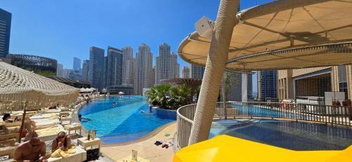 JW Marriott Hotel Marina - Tap to explore photos