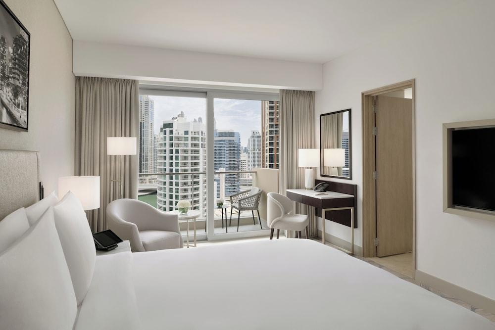 JW Marriott Hotel Marina Room Type - Deluxe Room, Balcony, City View (Balcony)