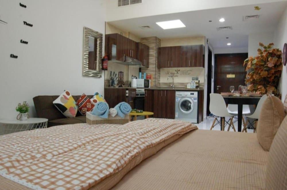 Stunning Studio Apartment in Dubai City, UAE - Tap to explore photos