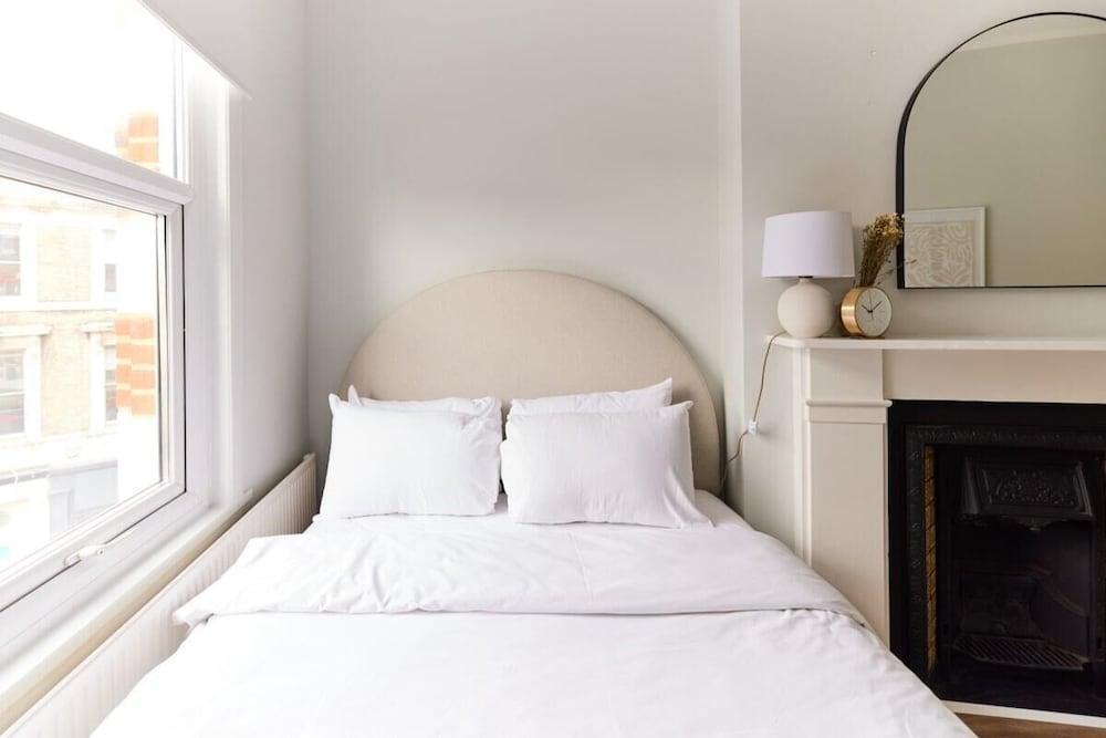 The Fulham Escape - Alluring 5BDR Flat - Tap to explore photos