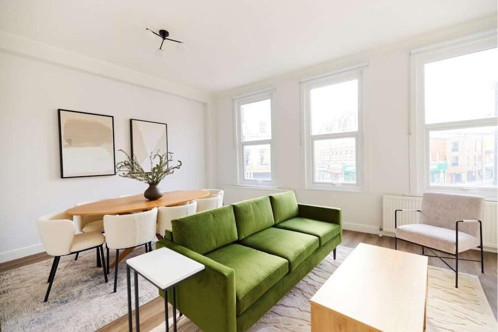 The Fulham Escape - Alluring 5BDR Flat - Tap to explore photos